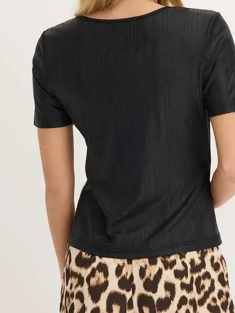 T-SHIRT Z POŁYSKUJĄCEGO MATERIAŁU