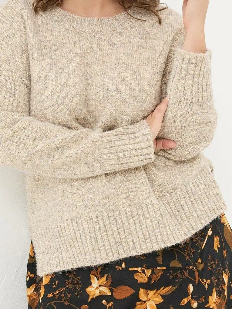 SWETER ZE ZŁOTĄ NICIĄ