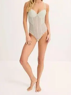 BODY Z KORONKĄ