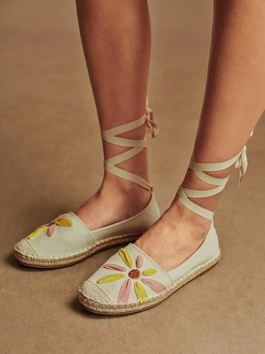 BUTY ESPADRYLE Z WIĄZANIEM