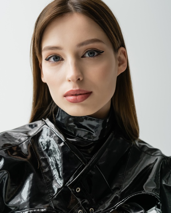 YouLook — modelka stojąca